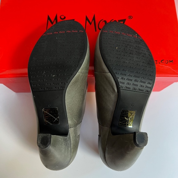 MIZ MOOZ Simone Leather Mary Jane Pumps Gray Sz 6 - Picture 11 of 13
